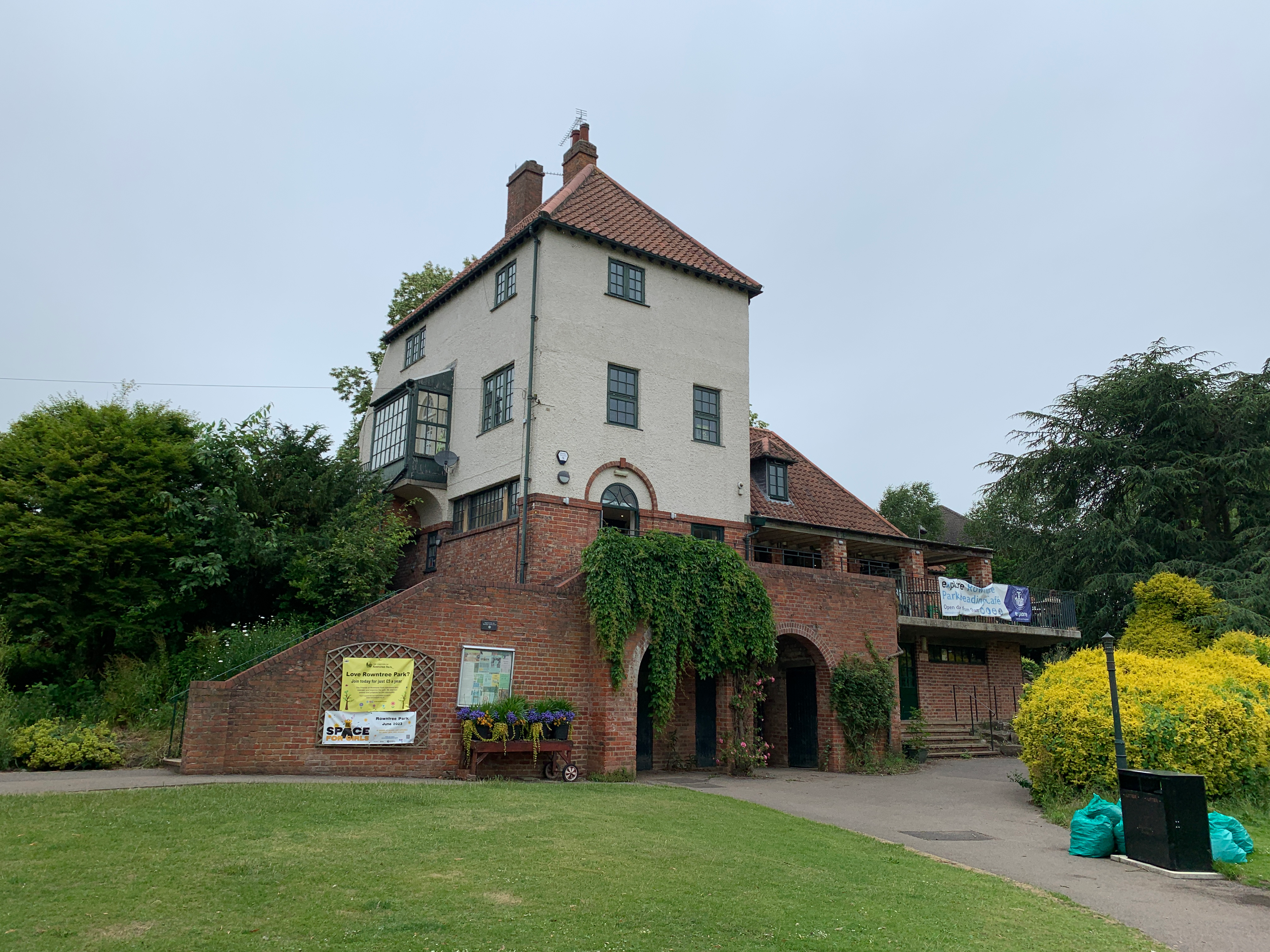 Reference photo of the park cafe